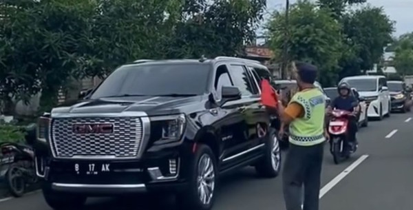 Gus Iqdam Gunakan SUV Mewah AS, Pesantren Berharap Beli Sendiri