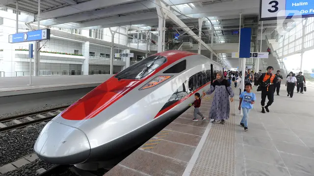 Kereta Cepat Jakarta-Surabaya: Luhut Pastikan Proyek Lanjut!