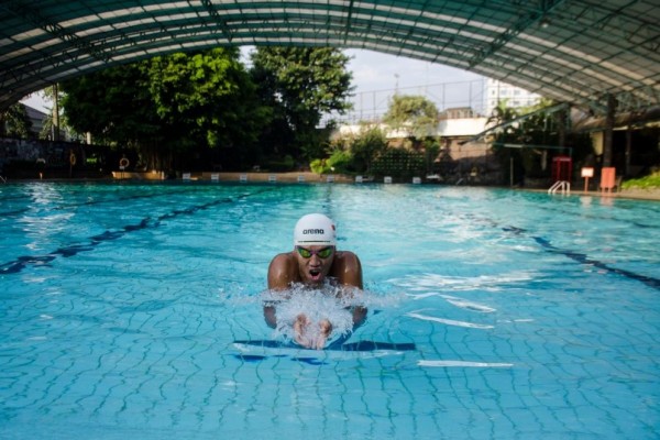 Redakan Stres: 7 Manfaat Luar Biasa Renang Gaya Bebas