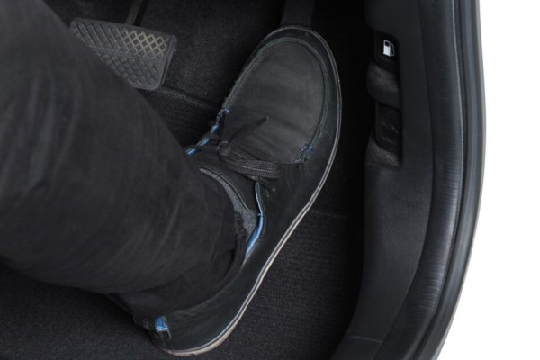 Rem Mobil Kurang Pakem? 5 Tips Aman Berkendara Anda