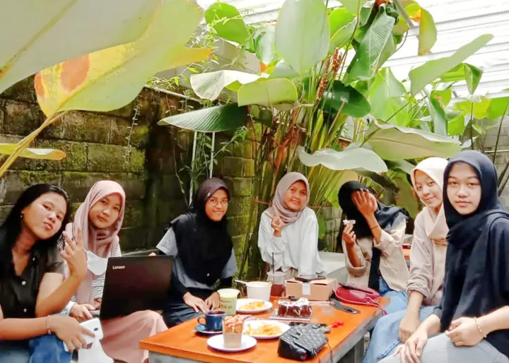 10 Kafe Unik Malang: Menu Lezat, Suasana Nyaman, Betah Berlama-lama