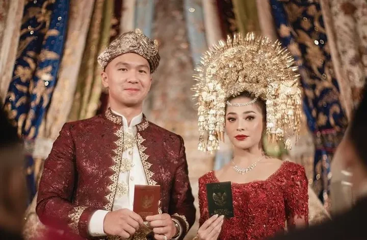 50 Pantun Minang Romantis: Gombalin Pasanganmu Hingga Jatuh Cinta