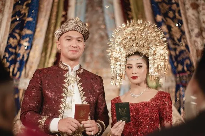 50 Pantun Minang Romantis: Gombalin Pasanganmu Hingga Jatuh Cinta