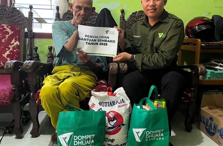 Becak Raib, Kakek Penarik Betor Dapat Bantuan Sembako
