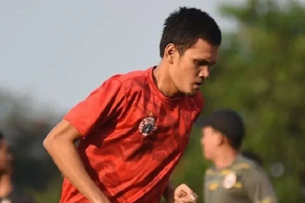 Bek Sayap Persija Merapat ke Persib? Profilnya Bikin Heboh Bobotoh!