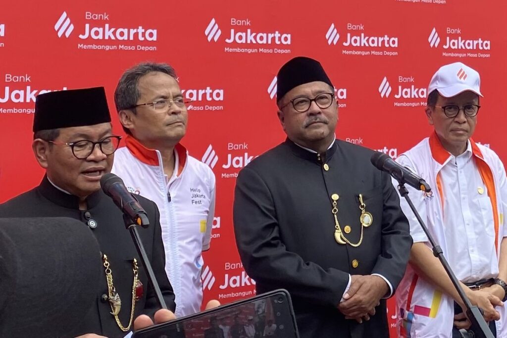 Canda Pramono: Politik Merah, Sepak Bola Biru, Kisah Uniknya?