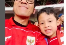 Desta & Anak Saksikan Timnas Indonesia vs China di GBK
