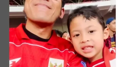 Desta & Anak Saksikan Timnas Indonesia vs China di GBK