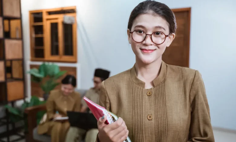 Gaji Guru PPG 2025: Rp2 Juta? Cek Rincian Gaji per Golongan!