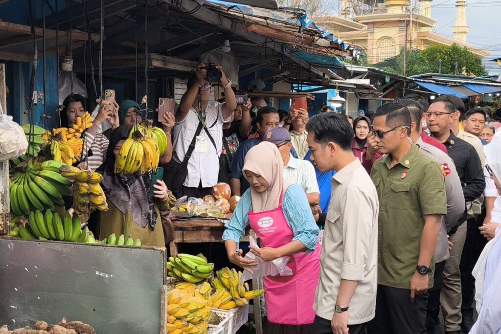 Gibran Temukan Masalah Pasar Rogojampi: Sepi, Harga Melonjak