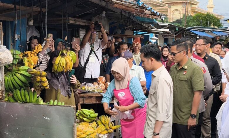 Gibran Temukan Masalah Pasar Rogojampi: Sepi, Harga Melonjak