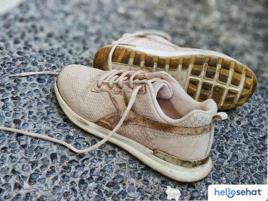 Hilangkan Bau Sepatu Kaki: 8 Tips Ampuh & Pencegahannya