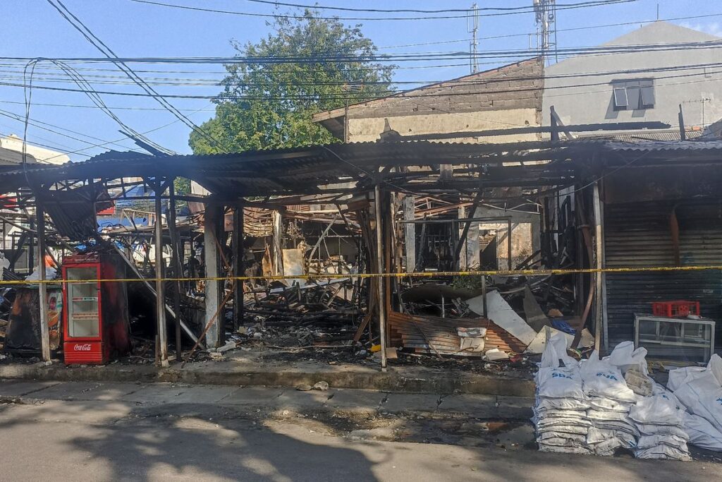 Kebakaran Pasar Ambon: Kayu Lapuk Penyebab Api Menyebar Cepat?