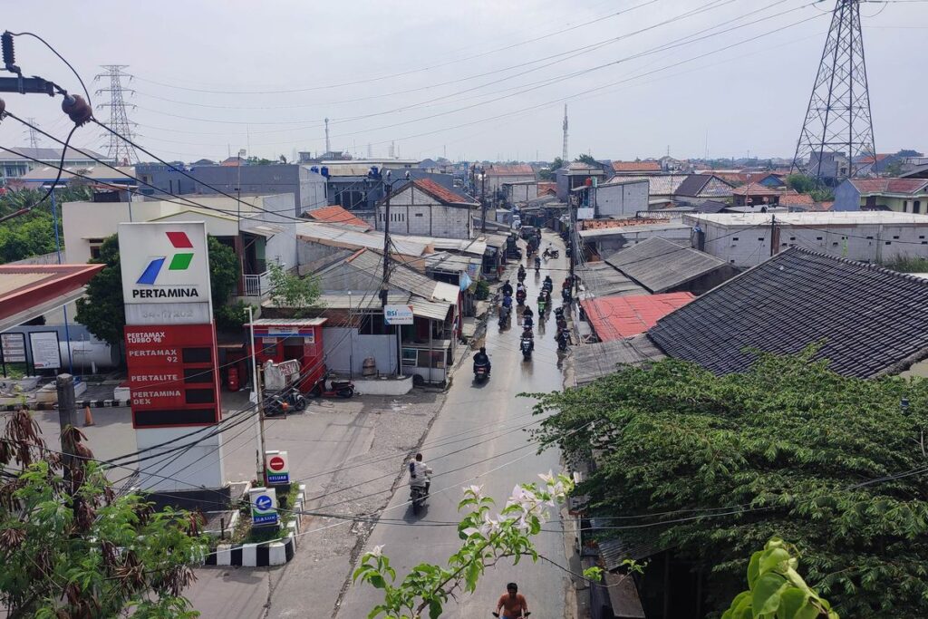 Kemacetan Parah Harapan Indah: Penutupan Jalan Bikin Warga Geram