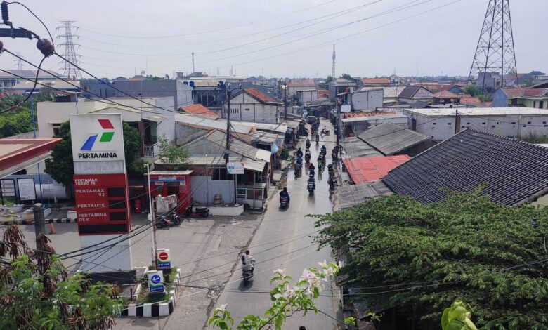 Kemacetan Parah Harapan Indah: Penutupan Jalan Bikin Warga Geram