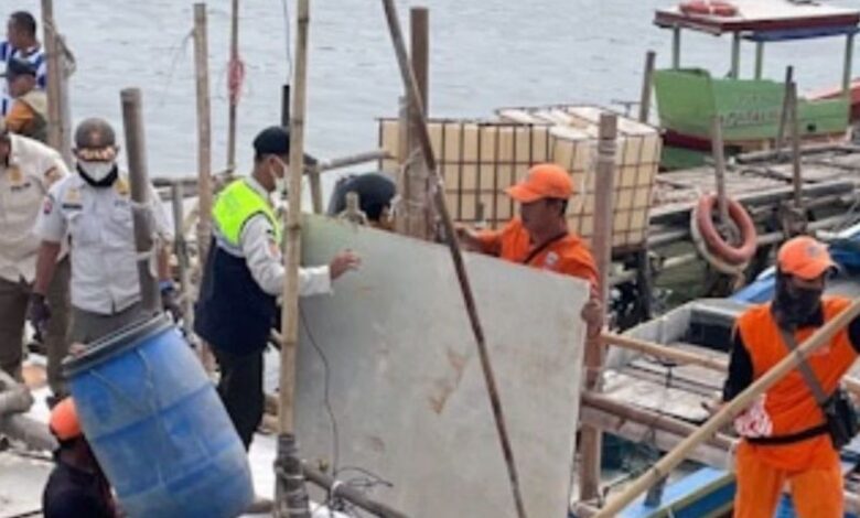NCICD Cilincing: Bangunan Semi Permanen di Tanggul Dibongkar!
