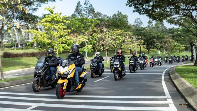 Rahasia Oli Tepat: Lancarkan Petualangan Touring Skutik Jarak Jauh Anda