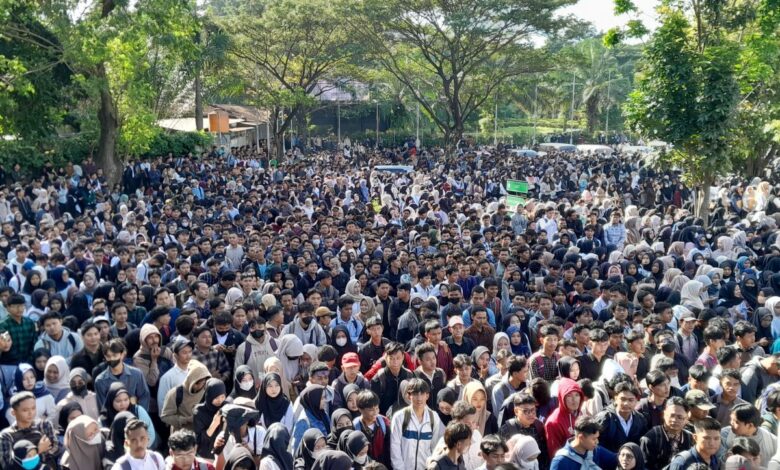 Ribuan Pencari Kerja Berebut Lowongan, Job Fair Bekasi Panas