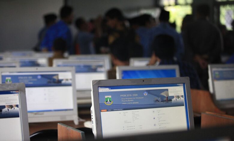 SPMB Jabar 2025 Down? Server Error, Pendaftar Melonjak!