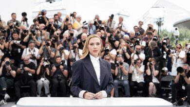 Scarlett Johansson memesona: Gaun reptil di premiere Jurassic World