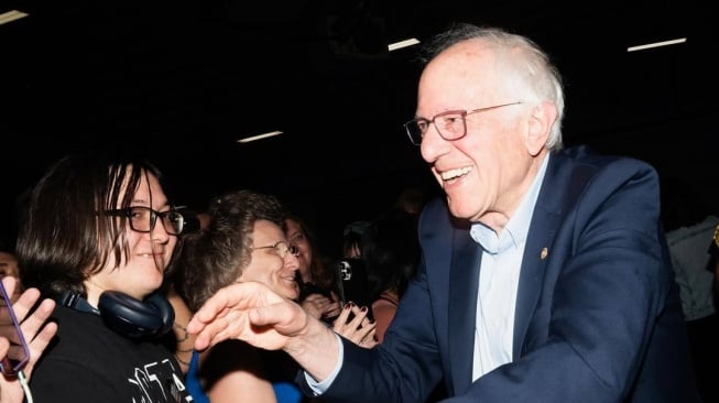 Serangan Nuklir Iran: Trump vs Sanders, Konstitusionalitas Dipertanyakan!