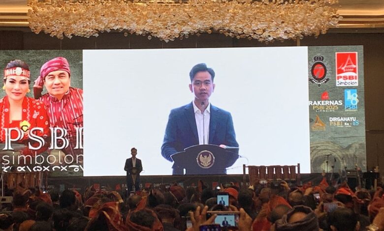 Gibran & Effendi Simbolon Dipecat: Misteri Kesamaan Nasib Mereka?