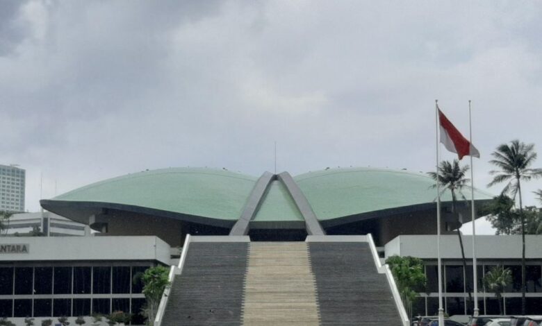 MPR Tafsir Konstitusi: Usul Sesat atau Solusi Cerdas?